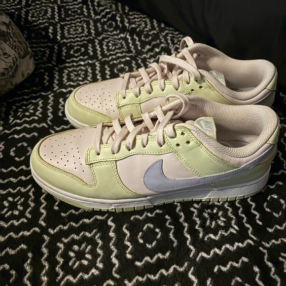Nike Light Green and Cream Sneakers - Picture 2 of 2